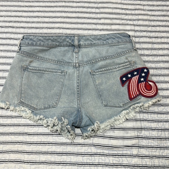 Mossimo Women's Jean Distressed Denim High Rise short Size 6/28 - Picture 4 of 11